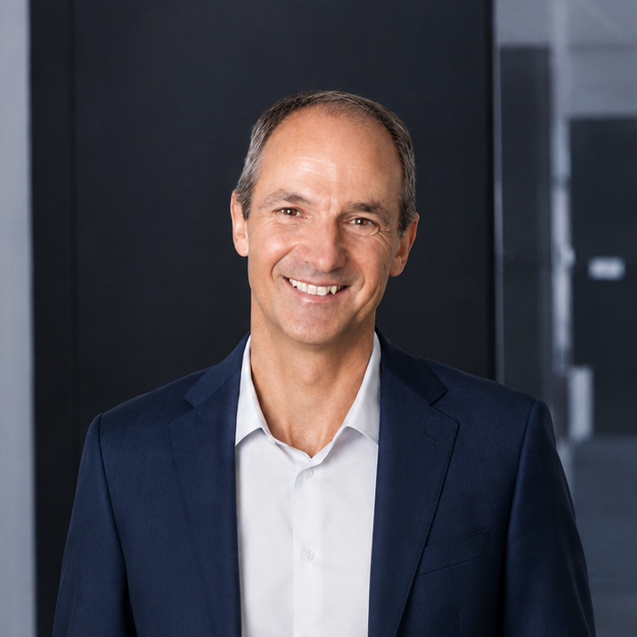 Porträt von Sebastian Marshall, erfahrener Coach und Programmdirektor International Management Education bei der Management School St.Gallen. 